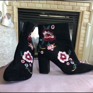 Black Heeled Boots with Floral Embroidery